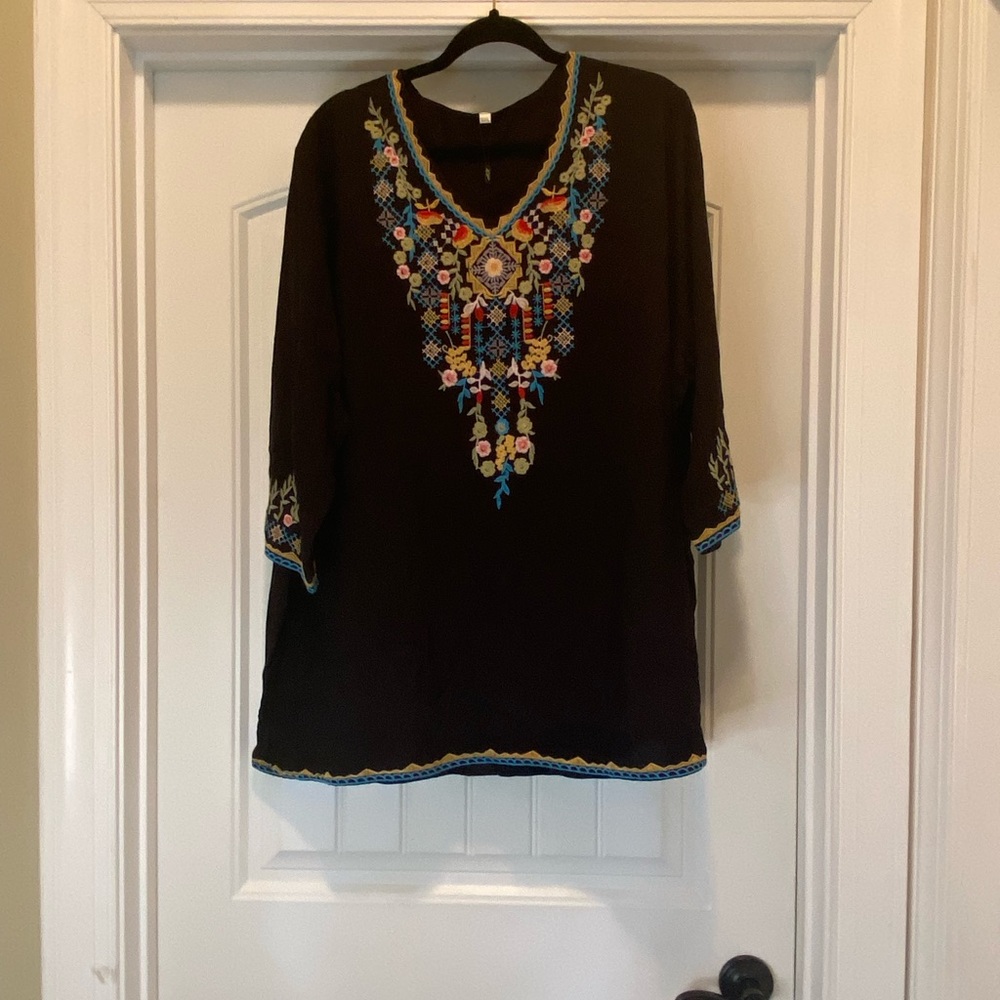 AK. Embroidery V-neck Blouse